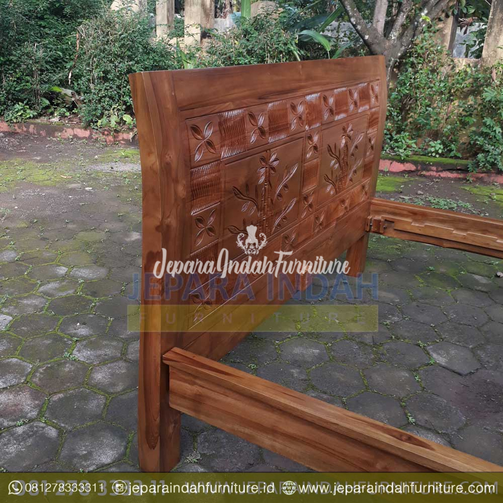 Harga Jual Dipan Jati Klasik Ukir Pohon Bambu Cantik