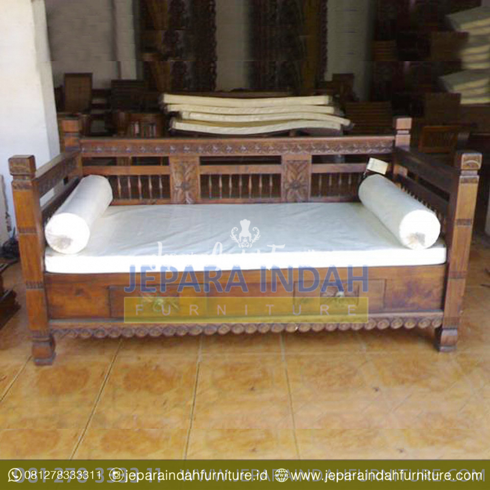 Harga Jual Daybed Ukir Klasik Jati Lawas (LRF SFB 017)