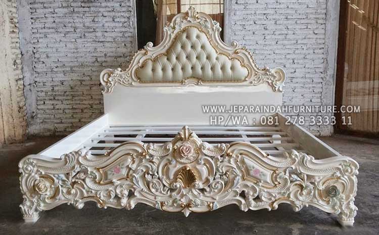 Dipan Kamar Tidur Desain Ukir Mewah Cocok untuk Interior Kamar Minimalis