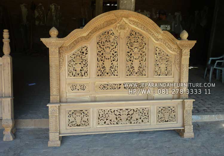 Tempat tidur gebyok ukir jepara bahan kayu jati awet dan berkualitas