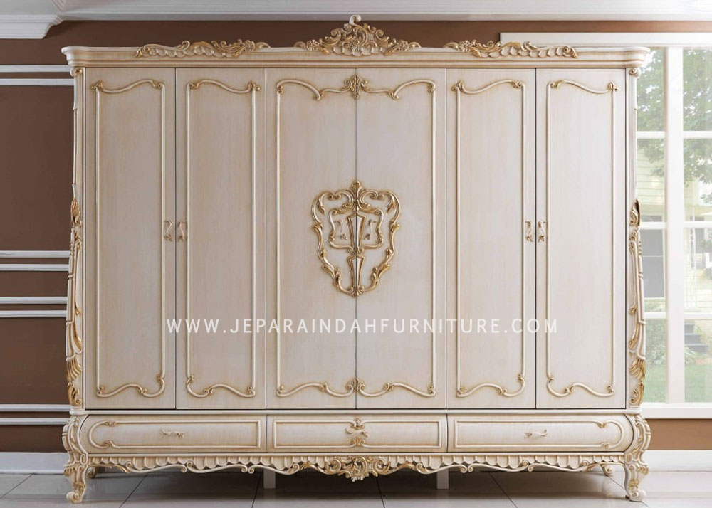 Lemari Pakaian Ukir Mewah Jepara