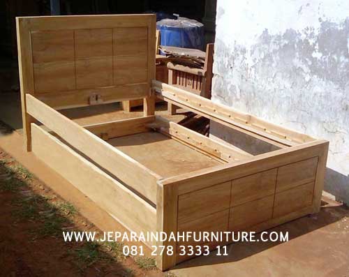 Ranjang Dipan Minimalis Dari Bahan Kayu Jati Solid Berkualitas Bagus