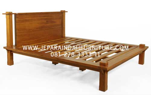 Tempat Tidur Model Minimalis Berbahan Kayu Jati